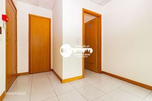 Escritório com Potencial Habitacional em Lamaçães, Braga – 86m² - Grande imagem: 2/28