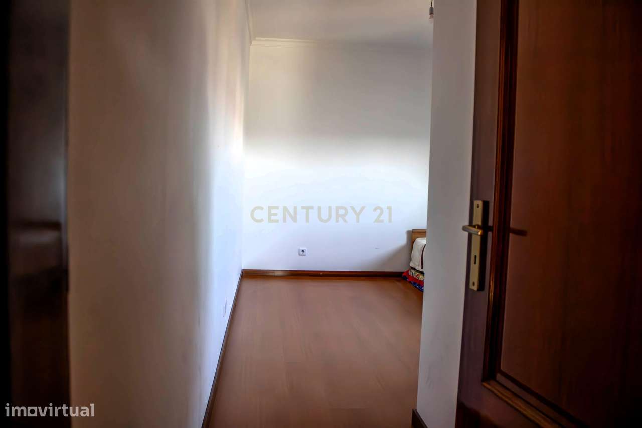 Moradia moderna | 3 pisos | Vila Nova Foz Côa-43