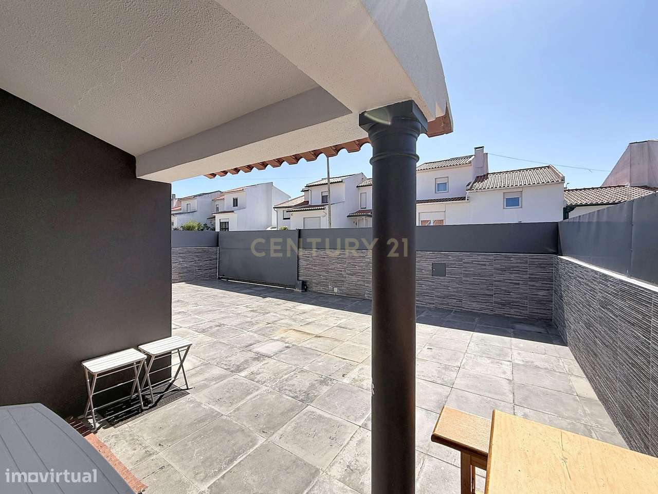 Moradia T3 Térrea Renovada à Venda na Nazaré | Quintal | Suite | Pront-45