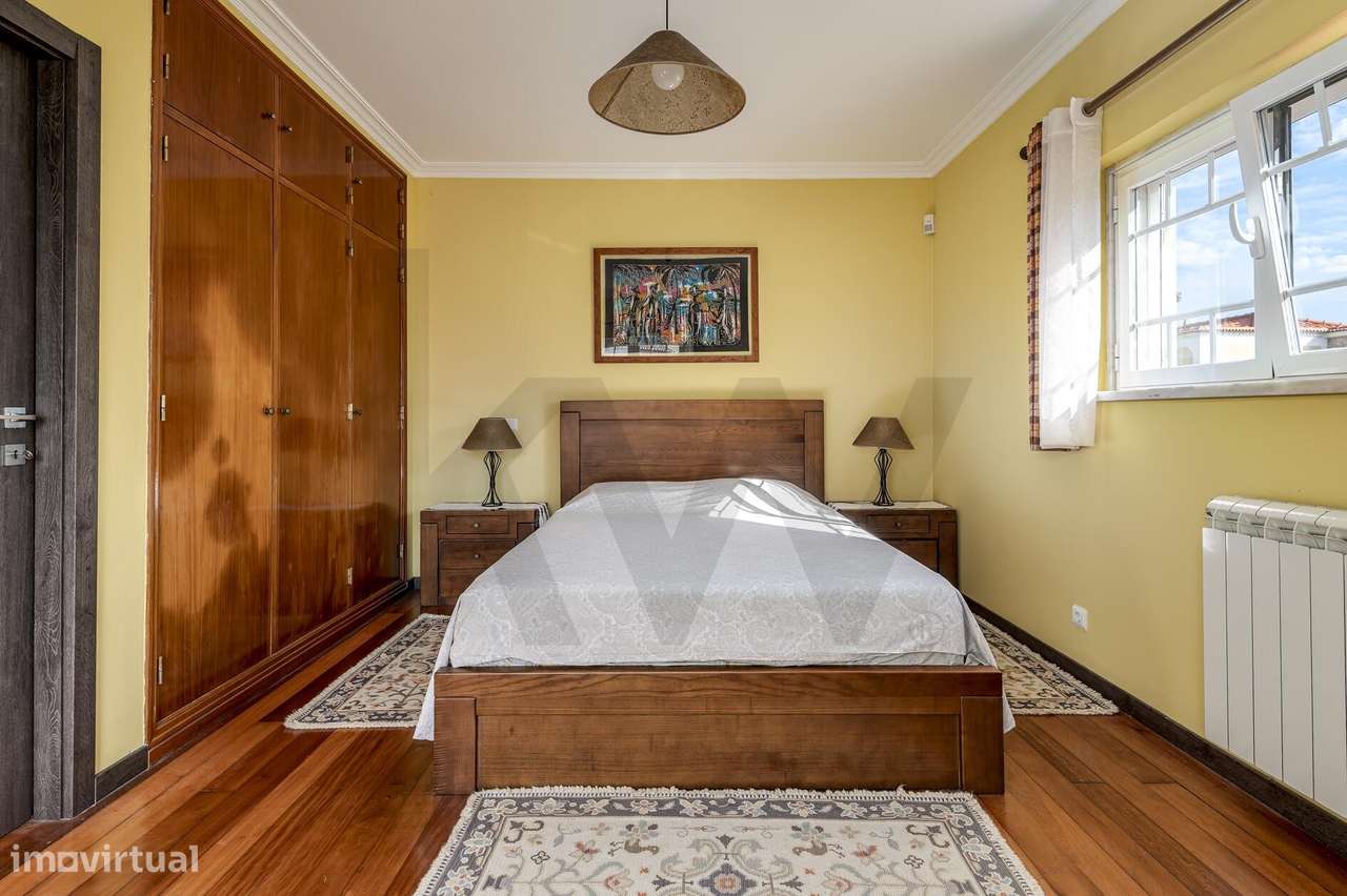 Moradia T4 Independente com Jardim – A 12 min a pé da Praia e 35 min d-49