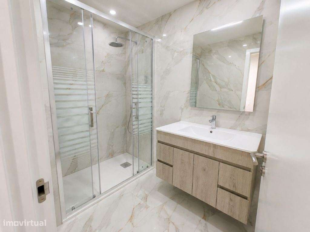 Apartamento T3 totalmente remodelado, a estrear, no Vale da Amoreir...-5