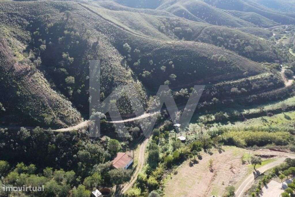 CONJUNTO DE 4 PRÉDIOS - URBANO E RÚSTICOS - A CERCA DE 5 KM DO CENTRO - Grande imagem: 4/9