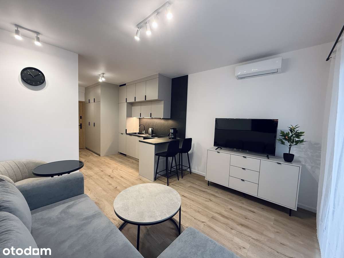 Mieszkanie typu studio w Śródmieściu - wykończone i umeblowane, balkon-0