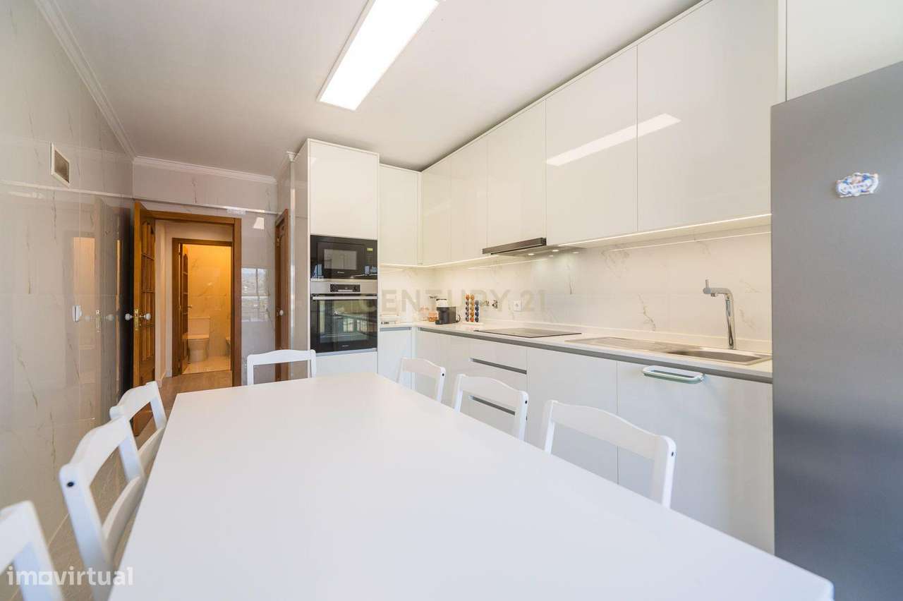 Apartamento T3 com Garagem em Loures-18