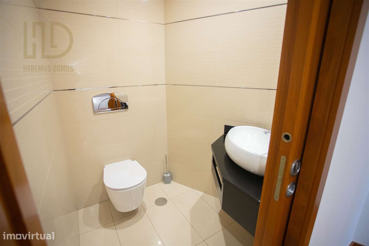 Moradia T3+1 de Luxo com 405m2 a 200 Metros da Praia em Canidelo.-13