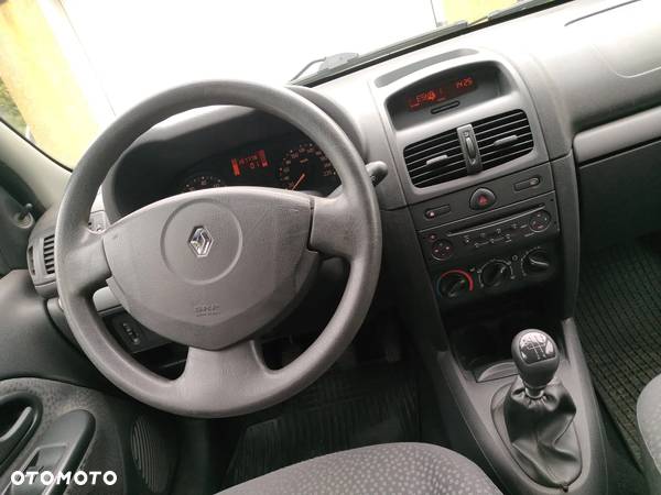 Renault Clio 1.2 16V Campus - 22