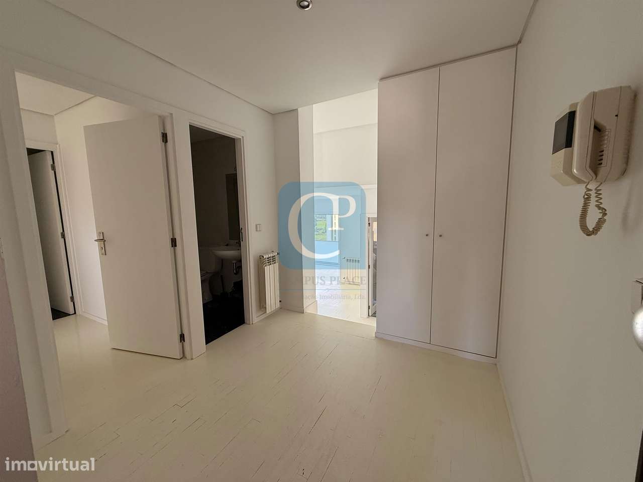Apartamento T2 com lugar de garagem e arrumos em Vermoim na Maia-3
