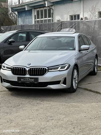 BMW Seria 5 530i xDrive MHEV - 24