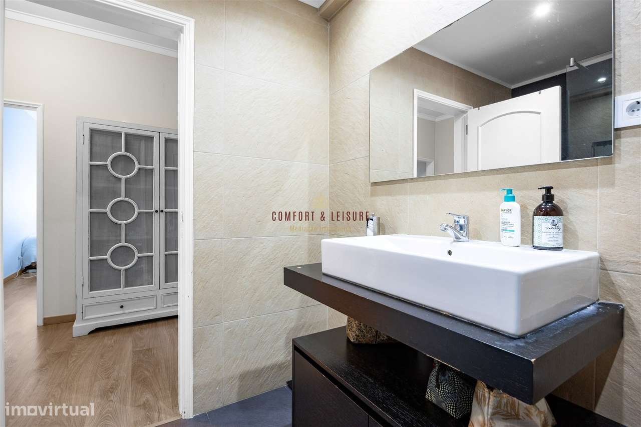 Apartamento com 4 quartos, 2 wc, parqueamento e arrecadação na Ramada,-35