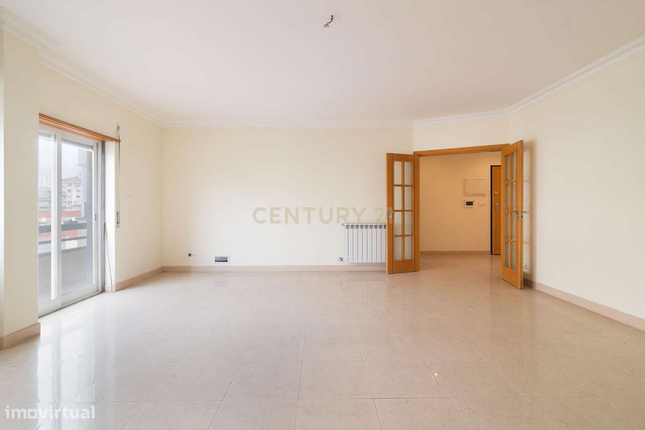 Apartamento T4 no Centro de Odivelas com Parqueamento para 3 Viaturas - Grande imagem: 5/35