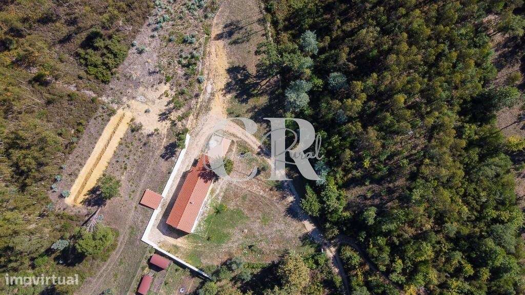 Fantástica moradia isolada em pedra com 3 quartos, varanda, pátio, ter-33