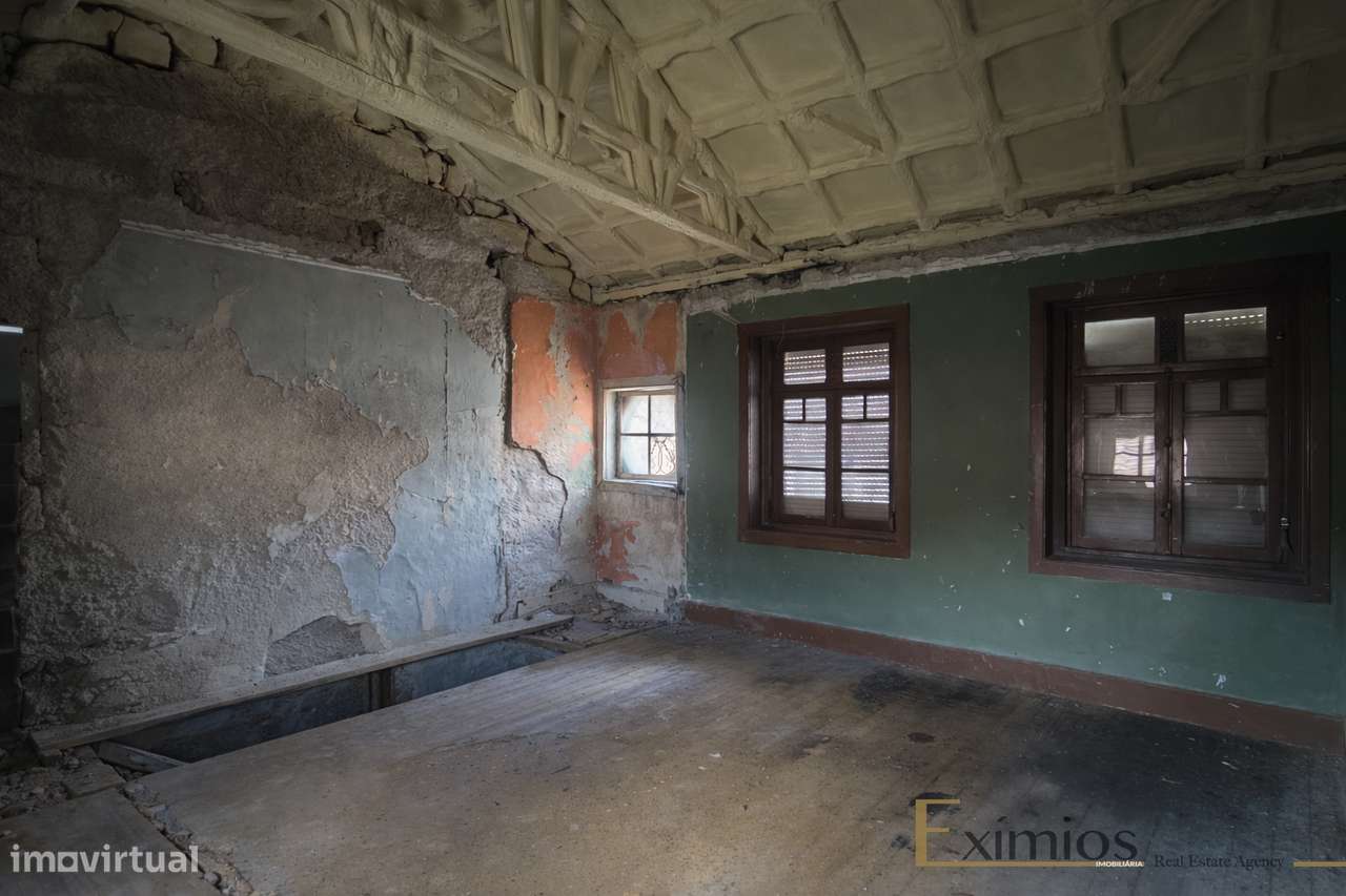 Moradia para restauro total, na Maia. - Grande imagem: 2/48