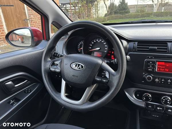 Kia Rio - 33