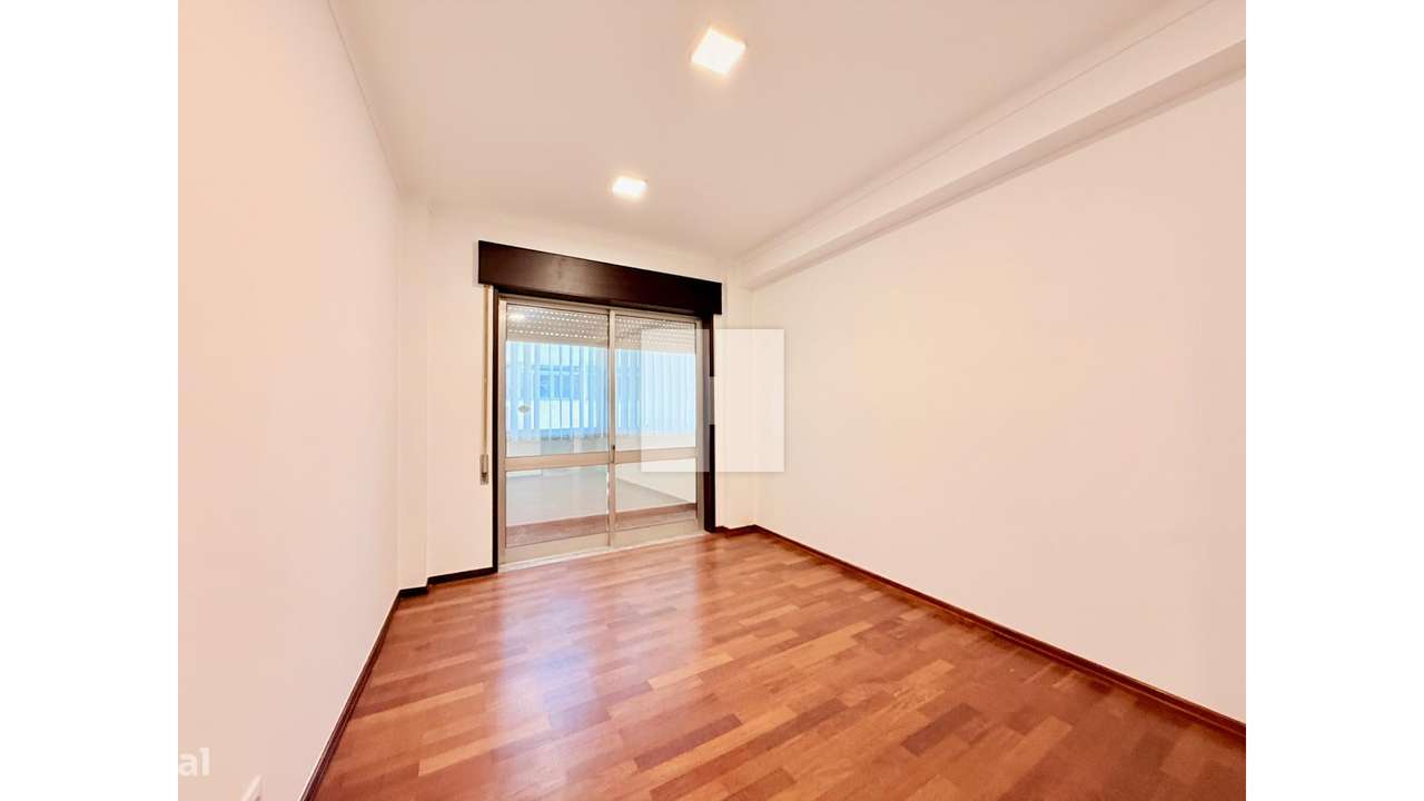 T3 Remodelado no Centro da Figueira - Grande imagem: 2/32