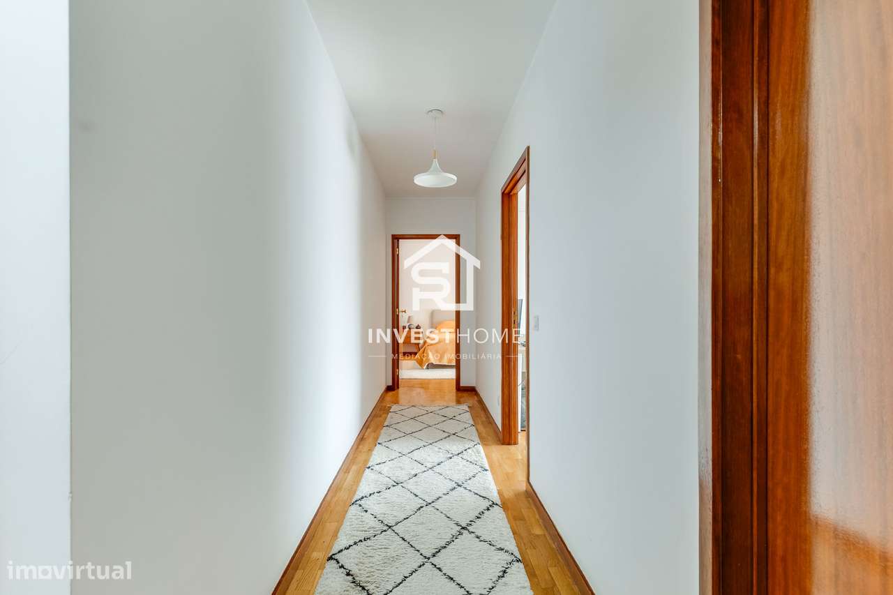 Apartamento T2 | Boas áreas | Varanda | 2 Lugares Garagem-26