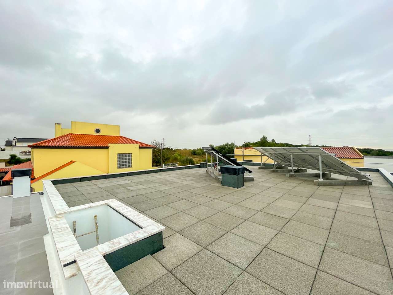 Moradia T4 com Piscina - Santa Iria de Azoia (Bairro da Salvação)-40