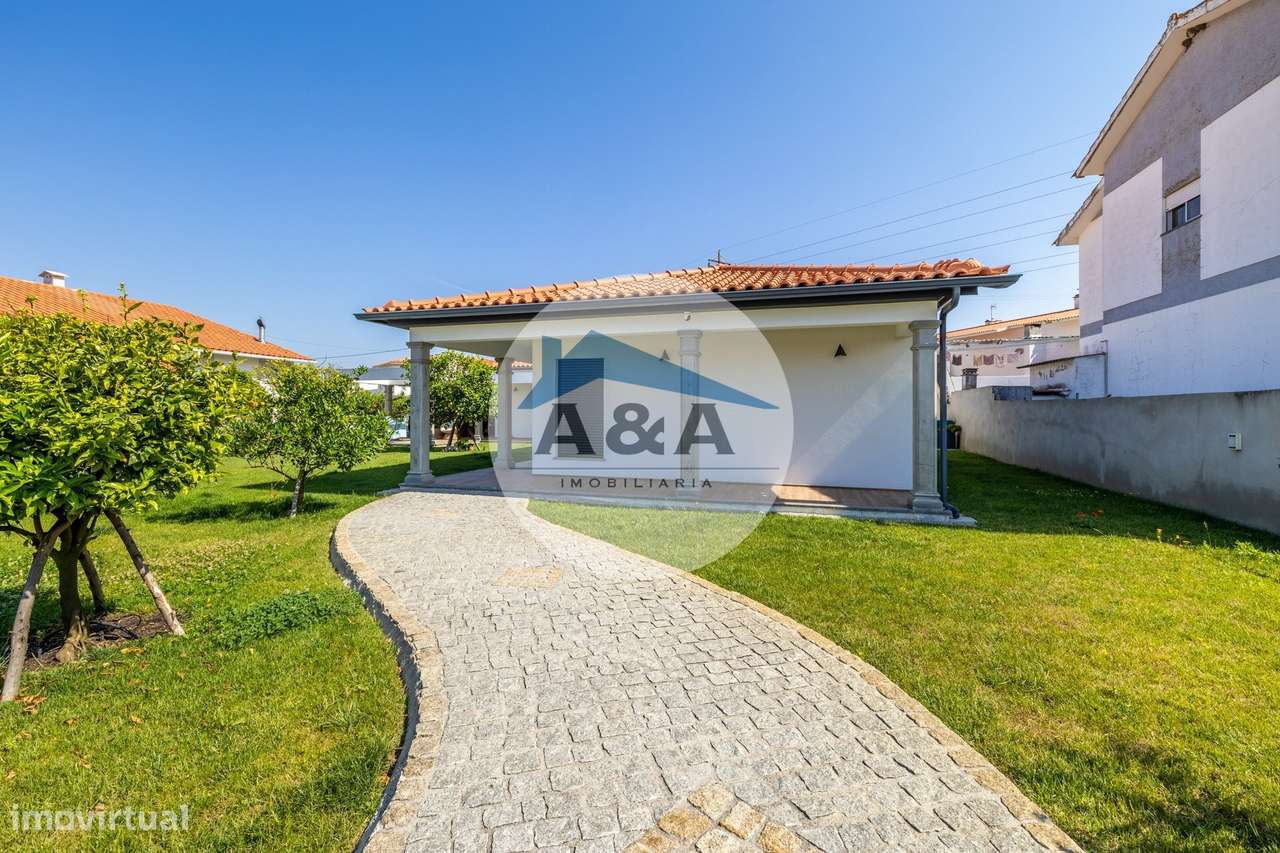 Moradia Térrea Semi-nova com Elevada Eficiência Energética a Apenas...-39