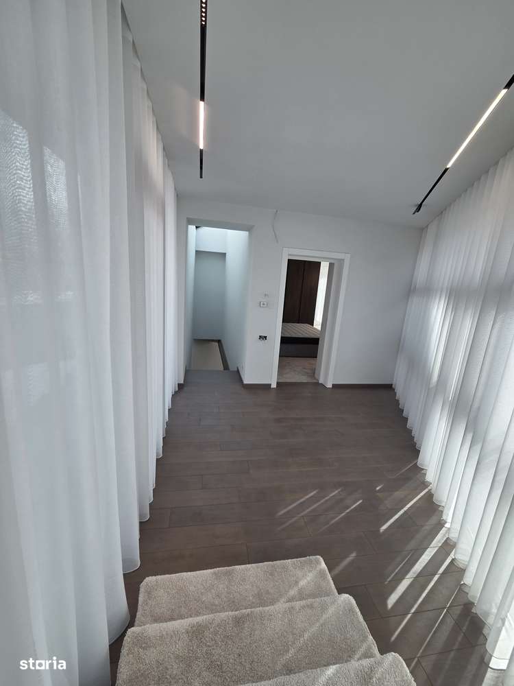 Vilă cu arhitectură futuristă și design avangardist la Cheie-13