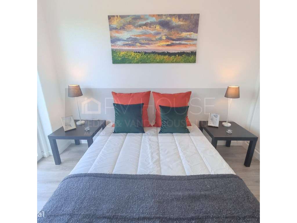 Apartamento T2 Benfica Rua Drº João de Barros nº25 r/c dt-5