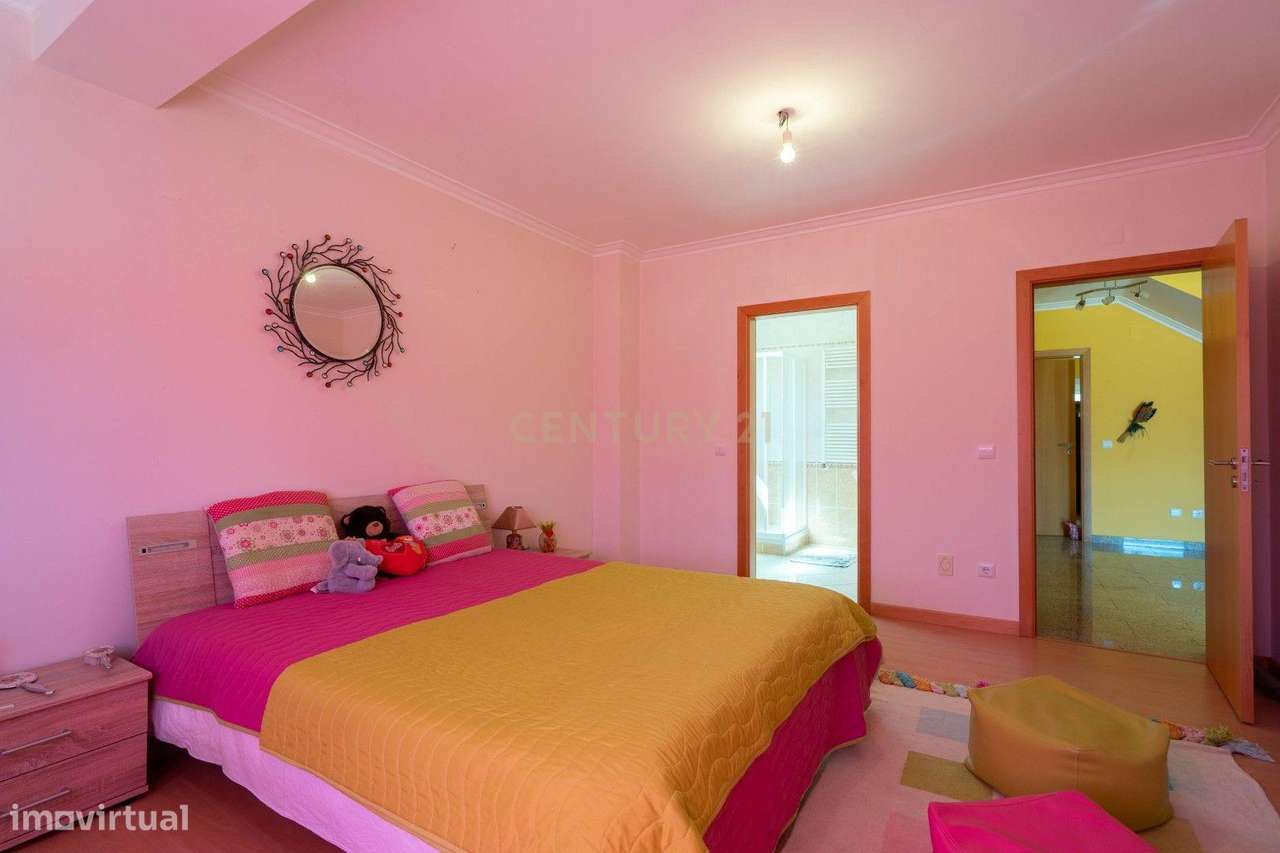 Moradia T3 - C/ espaço exterior e piscina-24