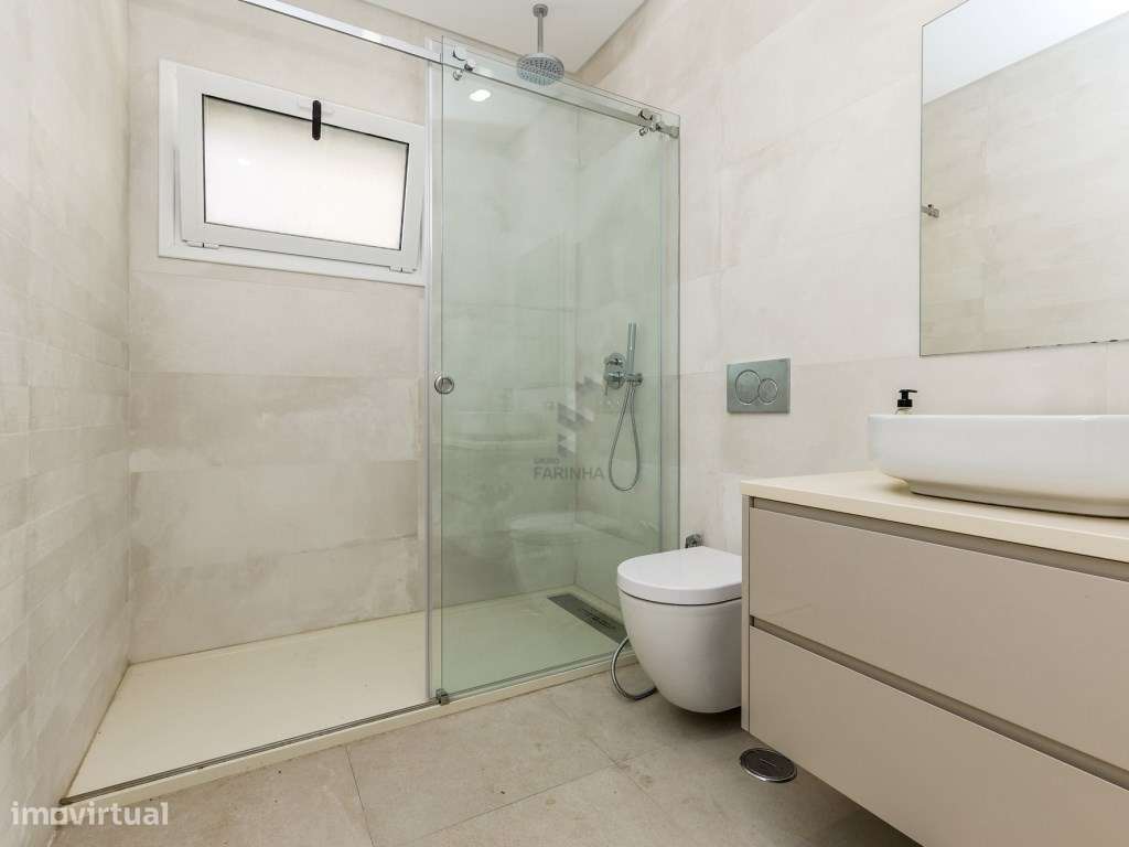 MORADIA T4 NOVA
Famões, moradia independente V4+1 nova com Jardim,...-11