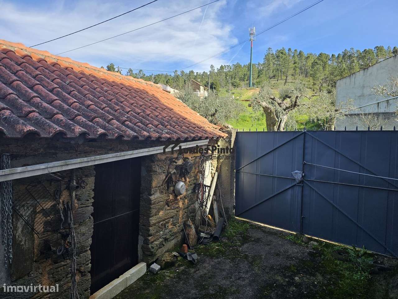 Duas moradias à beira da ribeira-22