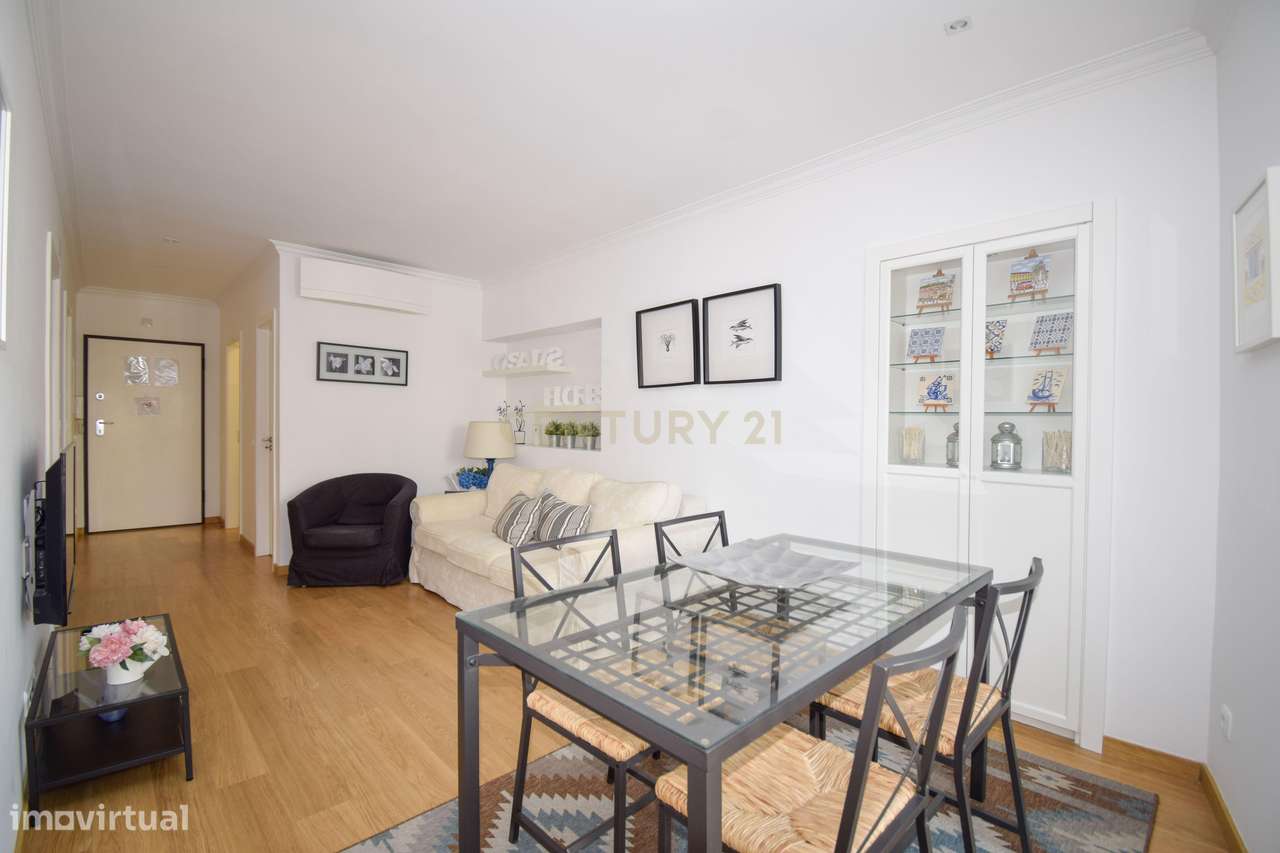 Prédio renovado no centro histórico de Sesimbra, com garagem e elevado - Grande imagem: 4/33