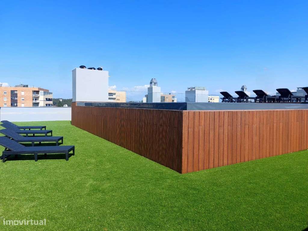 Apartamento T4 com 2 frentes, novo, com churrasqueira; piscina e pl...-7