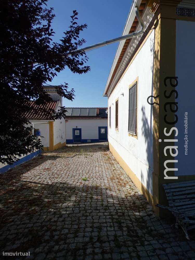 Herdade com Habitações, Piscina, Turismo, Canil e Campo de Jogos !-26