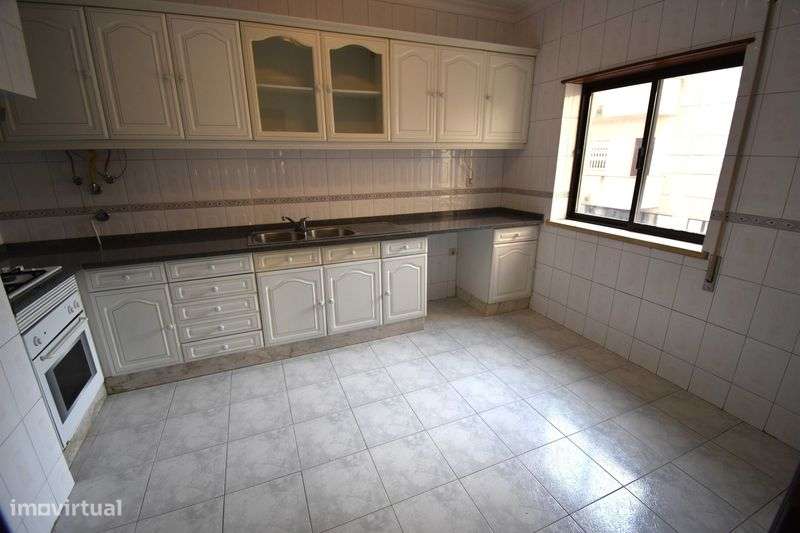 T2 renovado com ótima localização e exposição solar - Grande imagem: 4/10