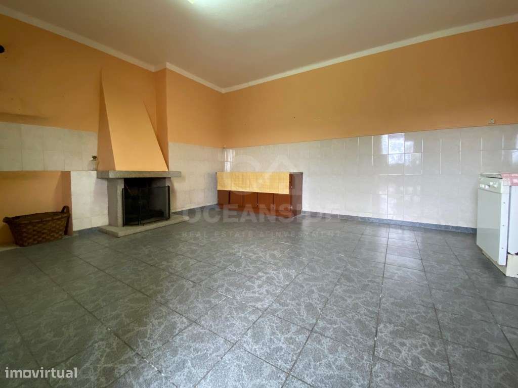 Moradia Independente Em Escalos De Baixo-47