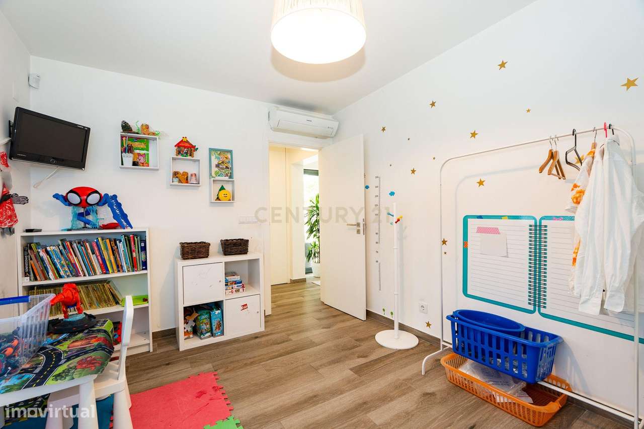 ** Moderna Moradia T4 c/ piscina e rooftop no condomínio privado "Vill-30