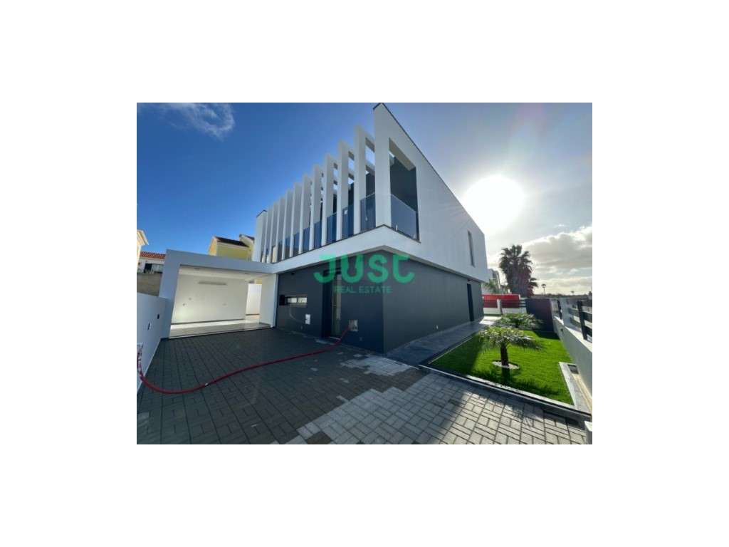 Moradia isolada, T4 com 3 suítes e piscina em Azeitão, PRONTA A HAB... - Grande imagem: 5/42