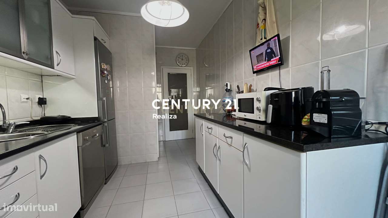 Apartamento T2 em Valongo com Garagem e Varandas-5