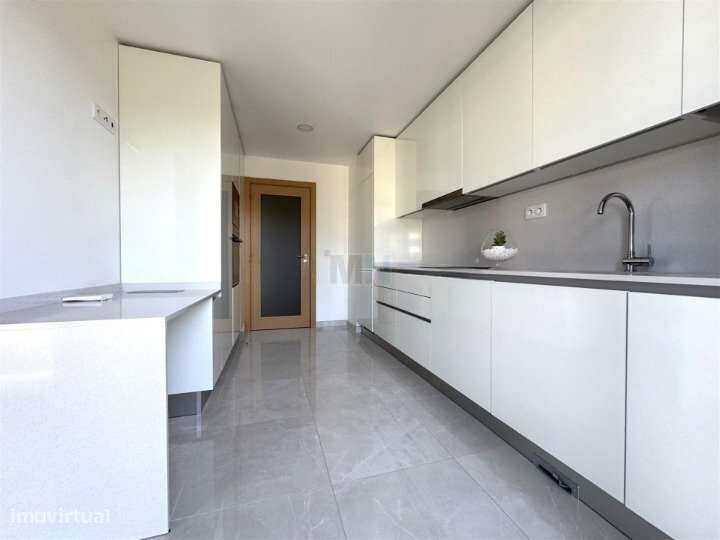 Arrenda- se T1 c/ Garagem  – Quinta da Portela - Grande imagem: 2/9