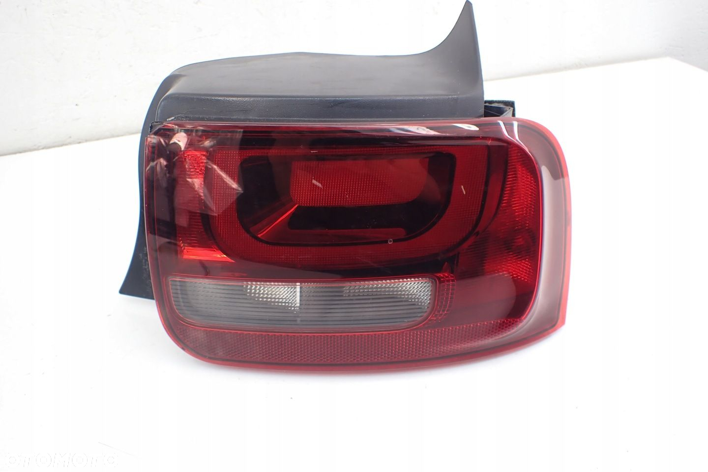 Citroen C4 CACTUS 14- lampa tylna tył prawa Valeo 045413 90052705 - 2