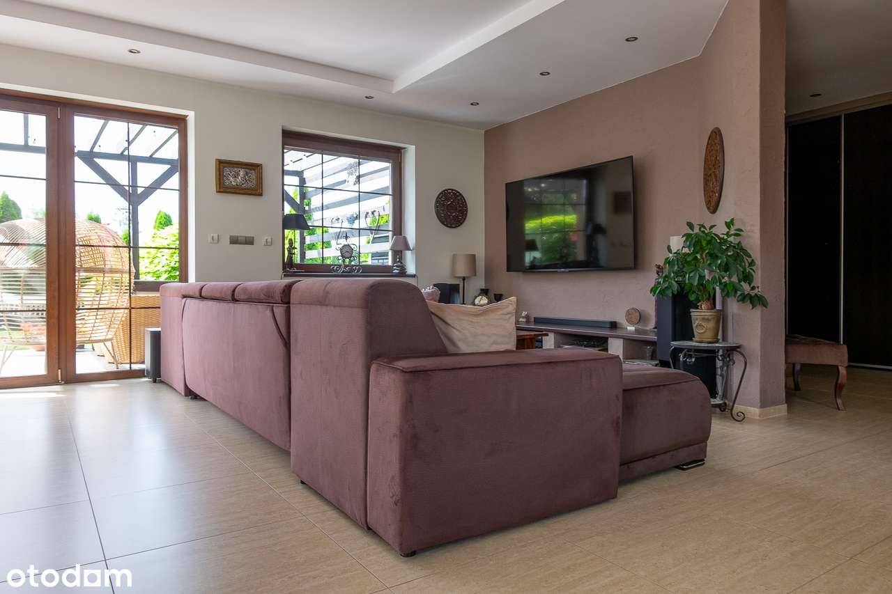 Dom Wolnostojący z Lokalem Usługowym – Komorniki, ul. Wiosenna-7