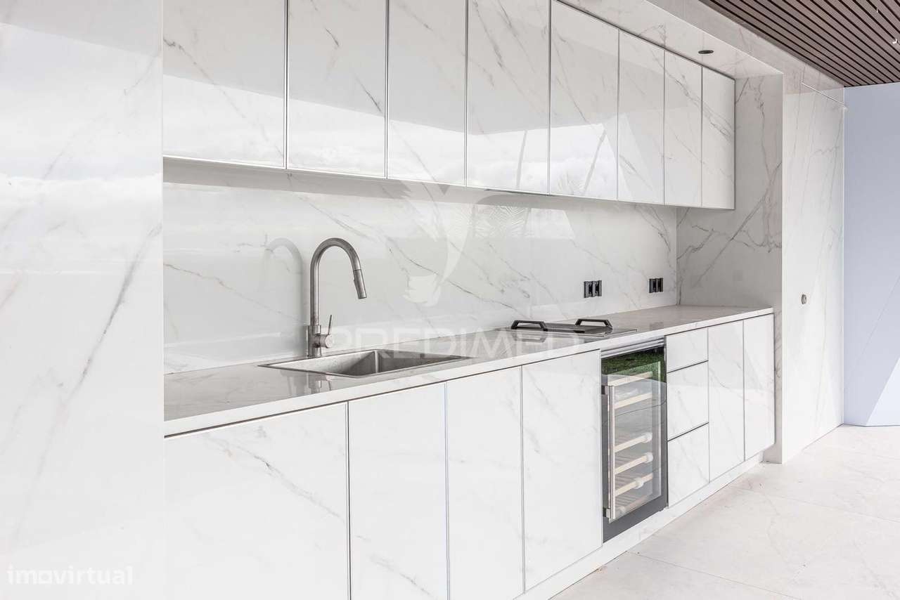 LUXUOSA MORADIA T4 COM PISCINA VISTA MAR.-20