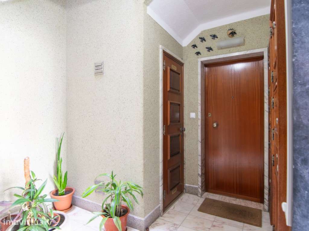 T3 luminoso com varanda | Damaia - Rua Maria lamas , Águas Livres-24
