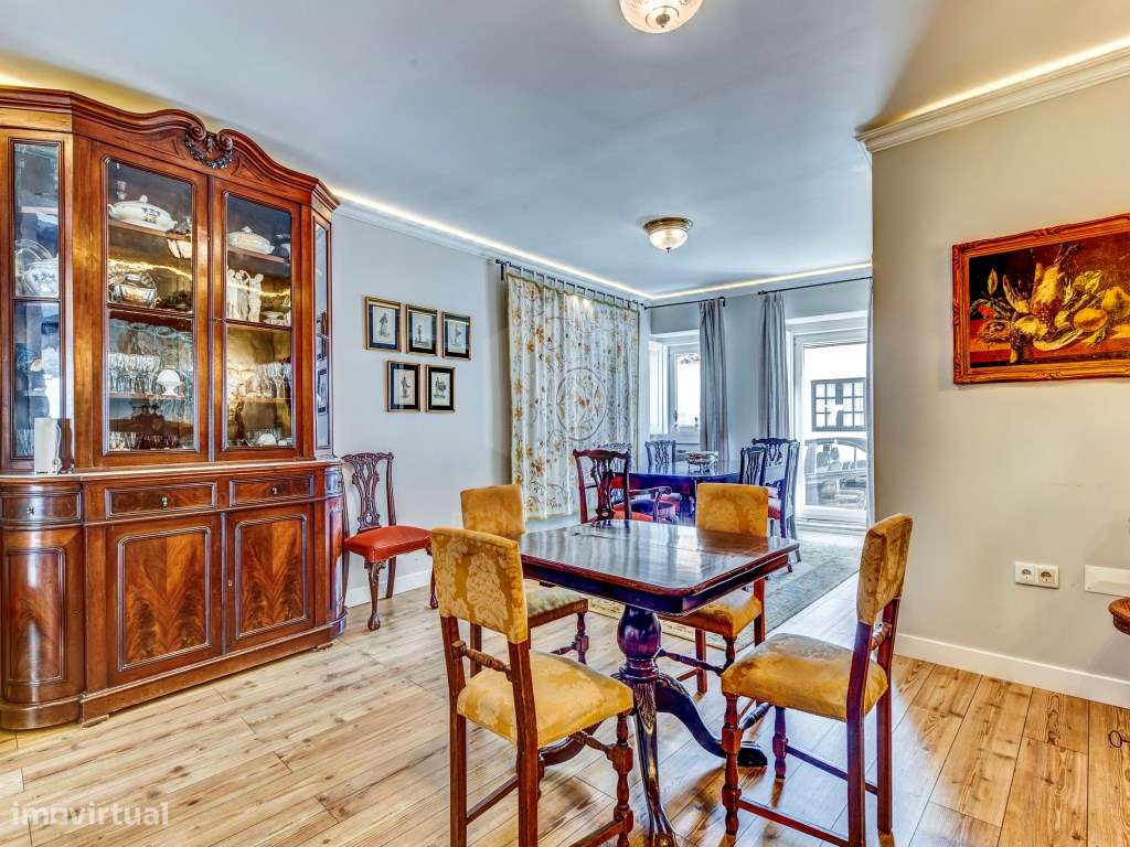 Moradia T4+1 no Centro da Vila Nogueira de Azeitão-6