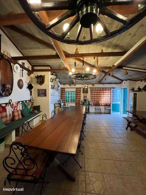 Excelente Moradia c/Piscina, Ringue desportivo, Garagem-48