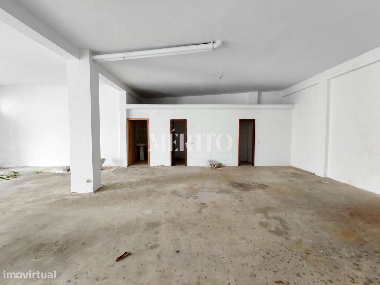 Garagem fechada, com 118 m2, localizada na prestigiada Urbanização de - Grande imagem: 4/10