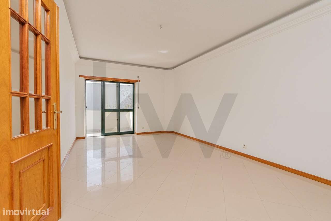 Apartamento T2 com Varandas e Lareira | Rua Alfredo Inácio Ramos Silva - Grande imagem: 5/31