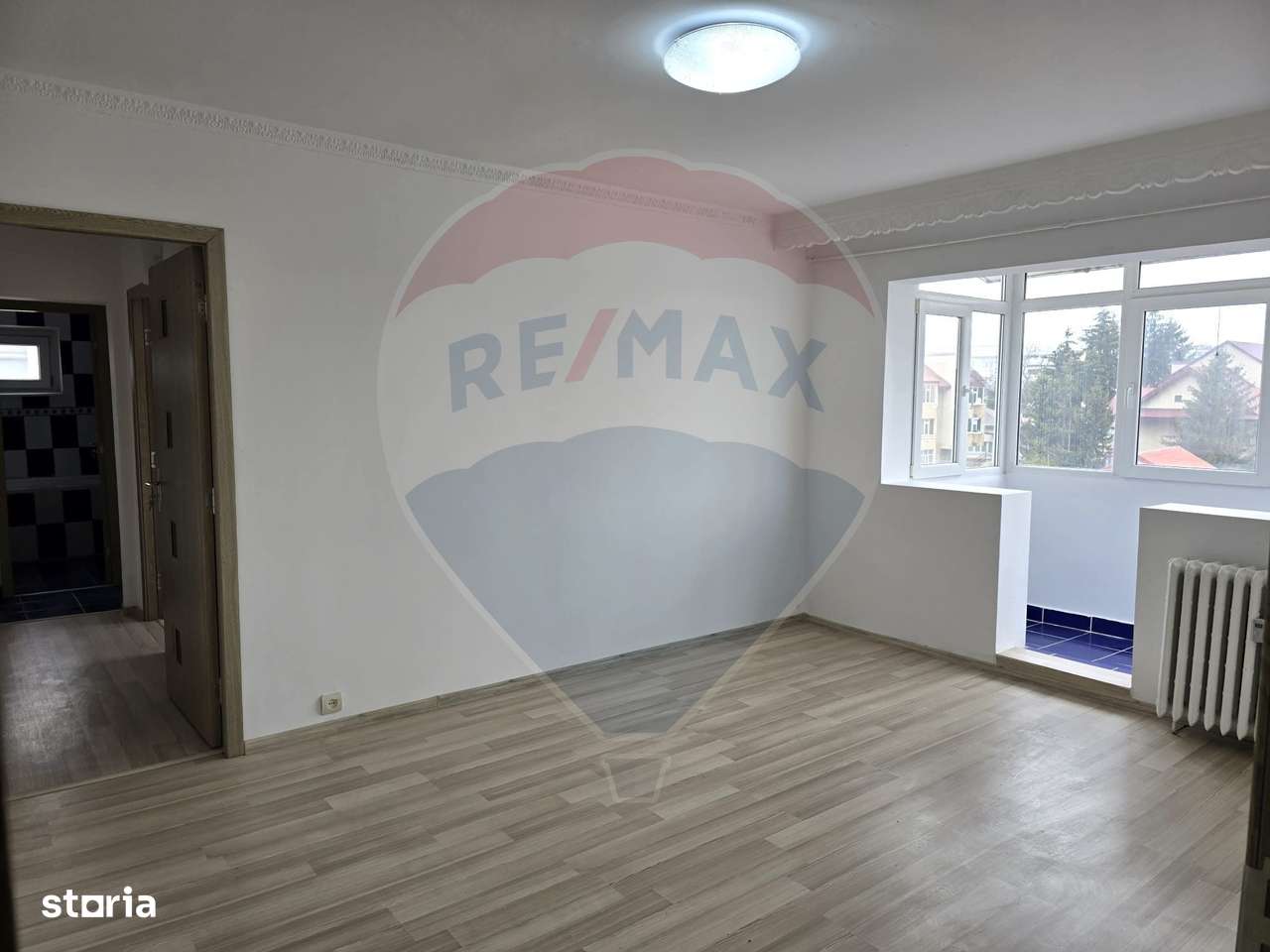 Apartament cu 3 camere de vânzare, strada Pictor Aman - Imagine principală: 1/8