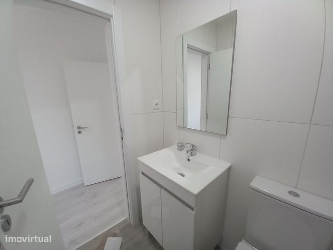 Apartamento Duplex Totalmente Remodelado na Costa da Caparica-17