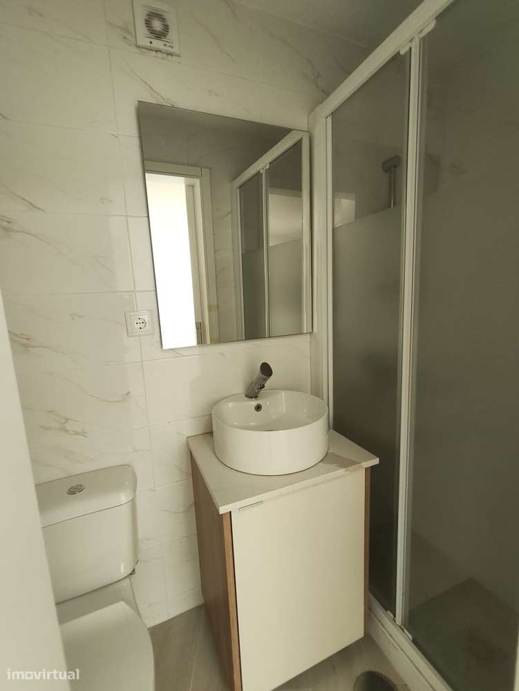 T1 em banda com acessibilidade e boa localização - Grande imagem: 5/6