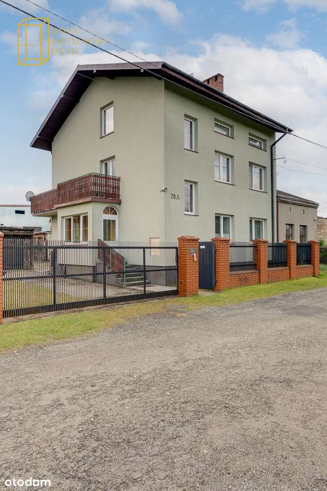 Dom w otoczeniu terenów zielonych-16