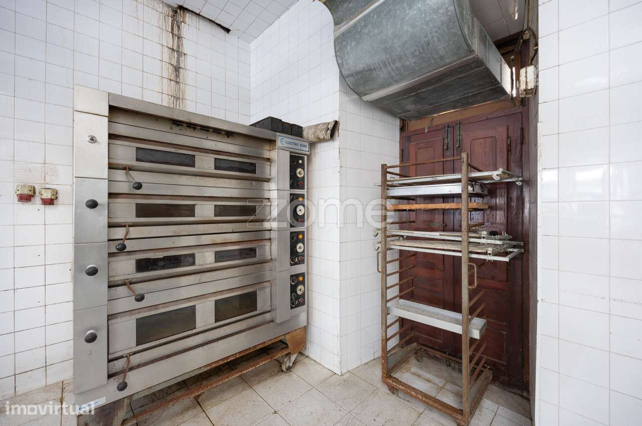 Loja perto da praia da Nazaré-19