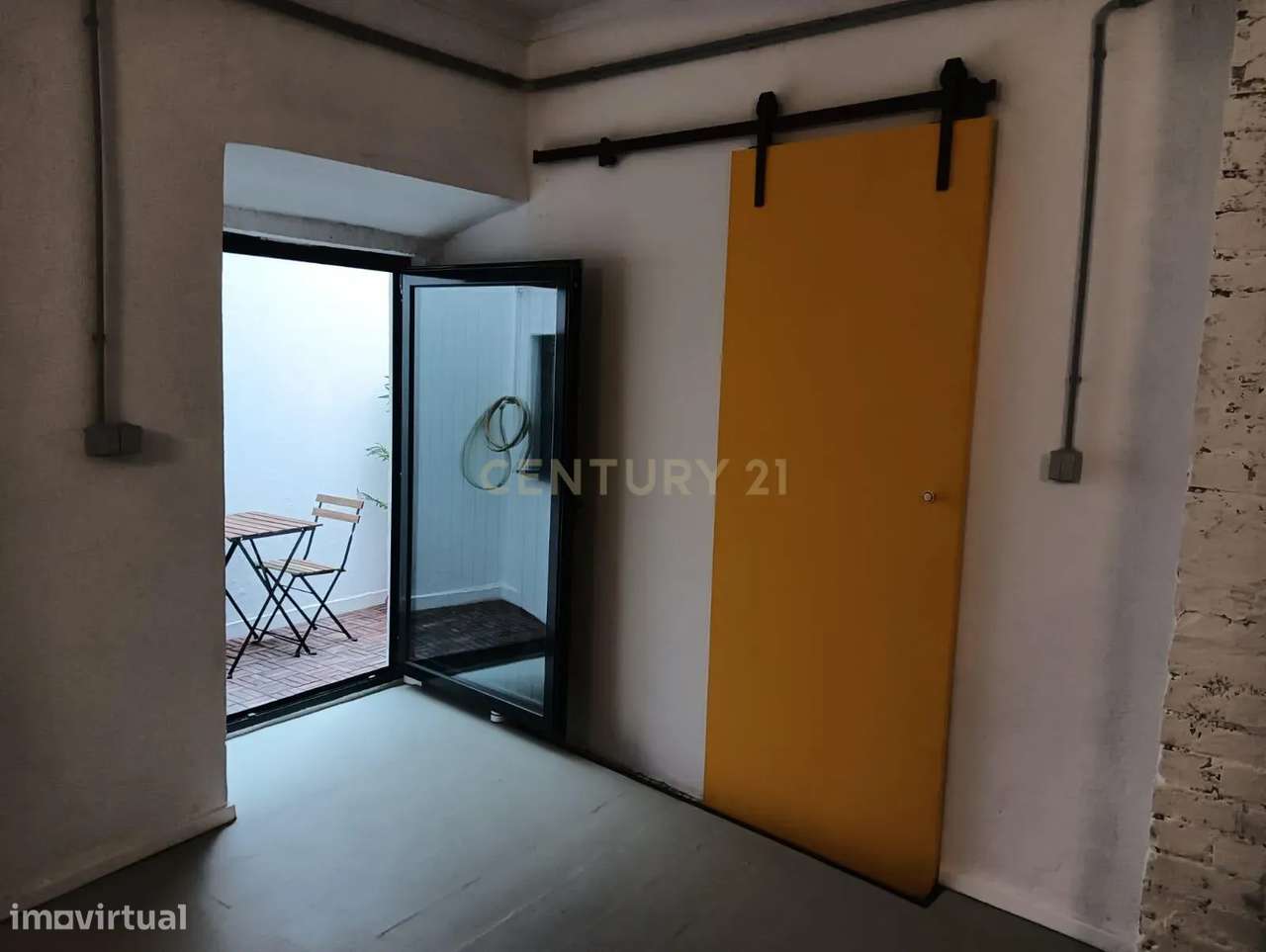 Loja remodelada com saída de fumos no Bairro Alto - Grande imagem: 5/12