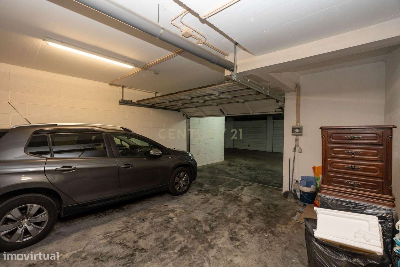 Apartamento T3 com áreas generosas-38